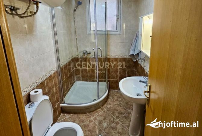 Shtepi me qera Apartament ne Tirane, 2+1, Mobilimi E mobiluar, Pagesa 650  Euro.