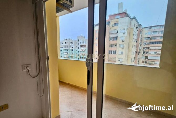 Shtepi me qera Apartament ne Tirane, 2+1, Mobilimi E mobiluar, Pagesa 650  Euro.