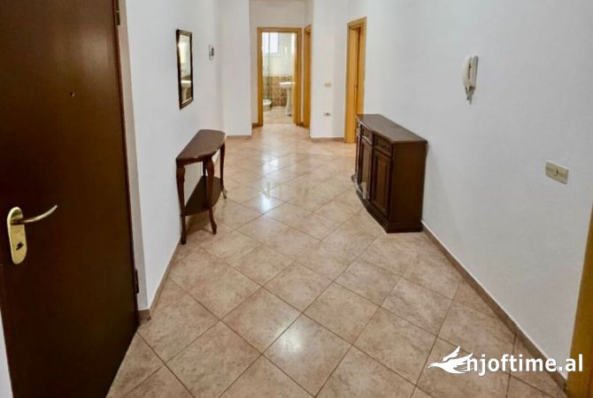 Shtepi me qera 2+1 ne Tirane - 650 Euro