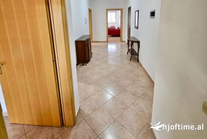 Shtepi me qera Apartament ne Tirane, 2+1, Mobilimi E mobiluar, Pagesa 650  Euro.
