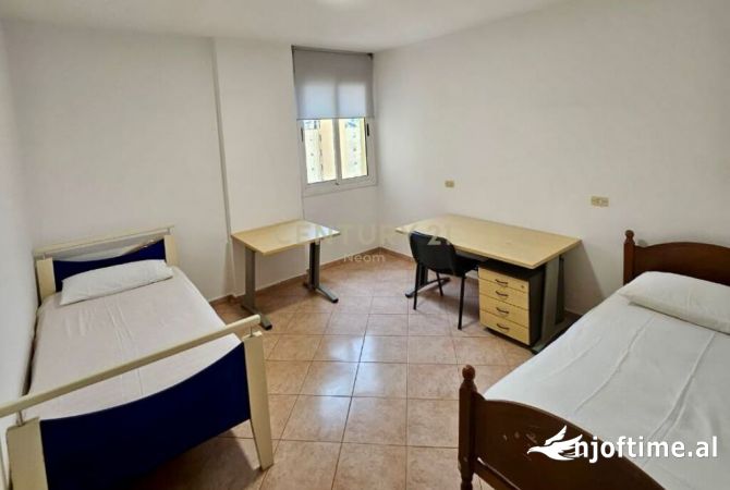 Shtepi me qera Apartament ne Tirane, 2+1, Mobilimi E mobiluar, Pagesa 650  Euro.
