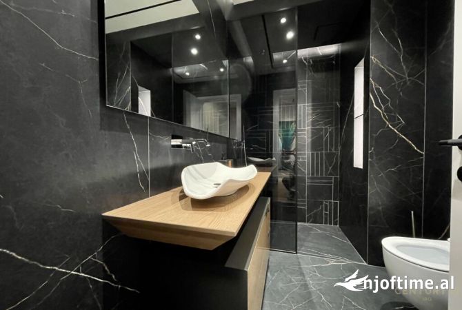 Shtepi ne shitje Apartament ne Tirane, 2+1, Mobilimi E mobiluar, Pagesa 259,000  Euro.