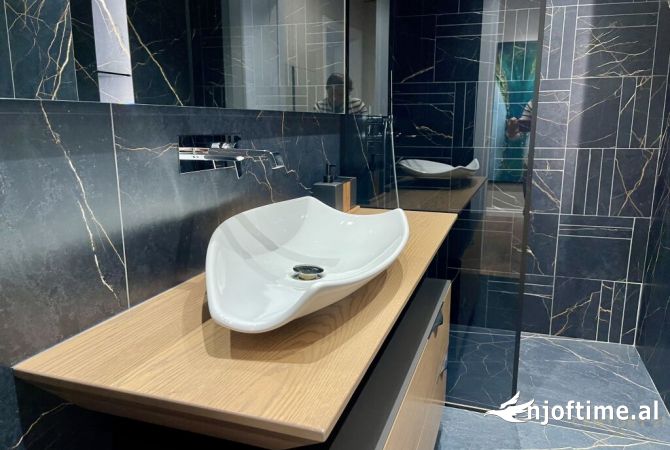 Shtepi ne shitje Apartament ne Tirane, 2+1, Mobilimi E mobiluar, Pagesa 259,000  Euro.