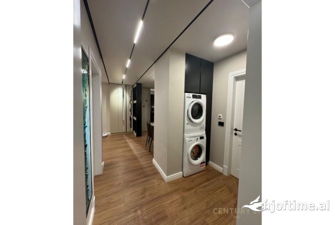 Shtepi ne shitje Apartament ne Tirane, 2+1, Mobilimi E mobiluar, Pagesa 259,000  Euro.