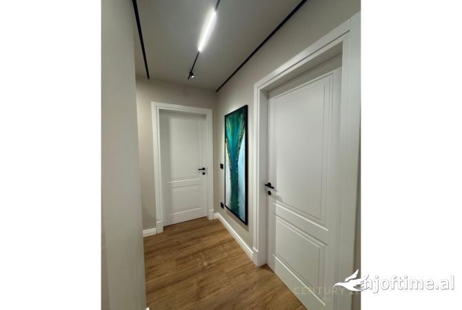 Shtepi ne shitje Apartament ne Tirane, 2+1, Mobilimi E mobiluar, Pagesa 259,000  Euro.