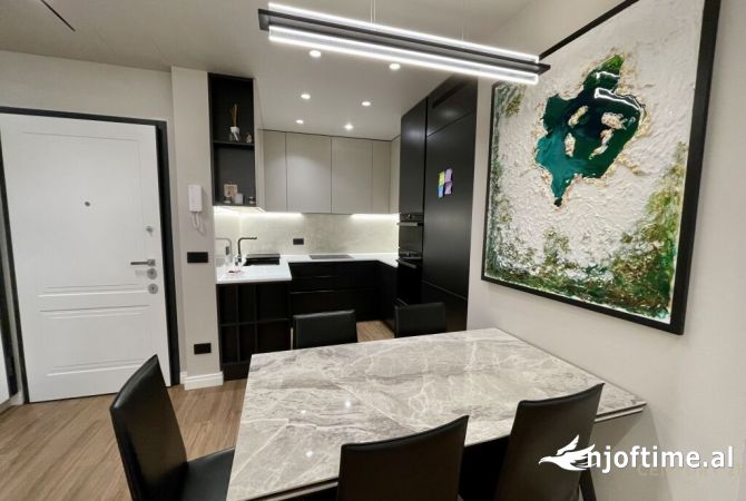 Shtepi ne shitje Apartament ne Tirane, 2+1, Mobilimi E mobiluar, Pagesa 259,000  Euro.