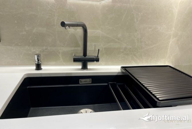 Shtepi ne shitje Apartament ne Tirane, 2+1, Mobilimi E mobiluar, Pagesa 259,000  Euro.