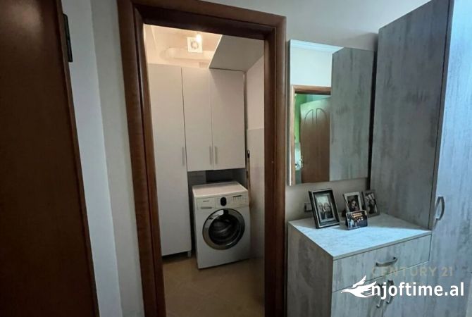 Shtepi ne shitje Apartament ne Tirane, 2+1, Mobilimi E mobiluar, Pagesa 110,000  Euro.