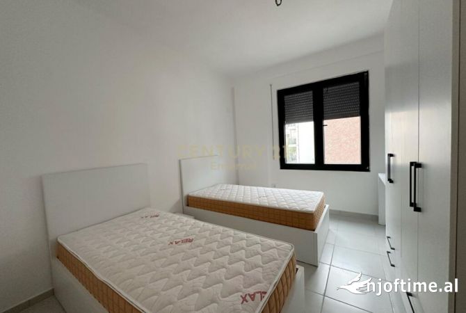 Shtepi ne shitje Apartament ne Tirane, 2+1, Mobilimi Pjeserisht e mobiluar, Pagesa 185,000  Euro.