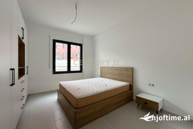 Shtepi ne shitje Apartament ne Tirane, 1+1, Mobilimi Pjeserisht e mobiluar, Pagesa 140,000  Euro.