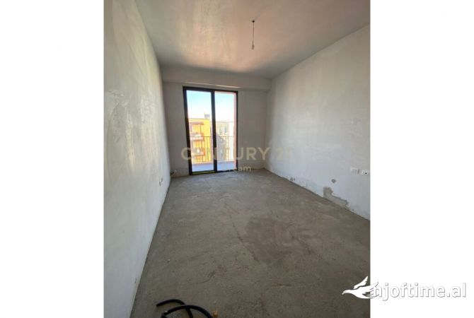 Shtepi ne shitje Apartament ne Tirane, 3+1, Mobilimi Bosh, pa mobiluar, Pagesa 238,326  Euro.