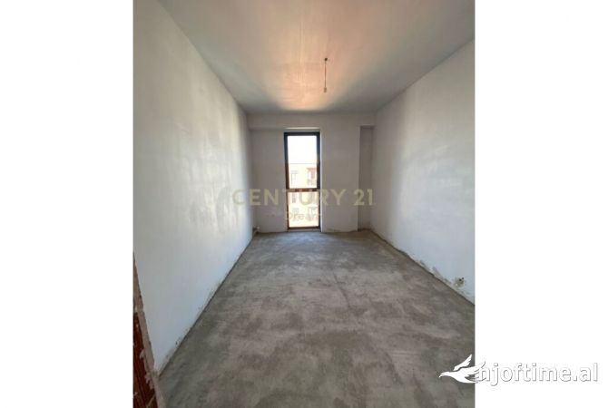 Shtepi ne shitje Apartament ne Tirane, 3+1, Mobilimi Bosh, pa mobiluar, Pagesa 238,326  Euro.