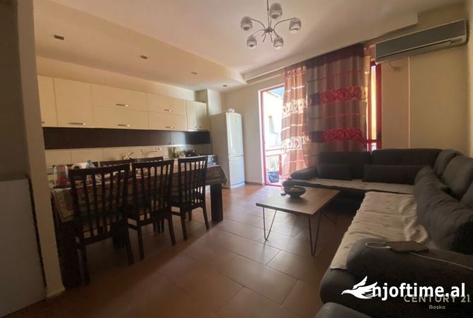 Shtepi me qera 2+1 ne Tirane - 700 Euro