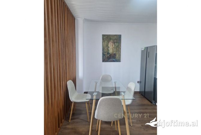 Shtepi ne shitje Apartament ne Tirane, 2+1, Mobilimi E mobiluar, Pagesa 175,000  Euro.
