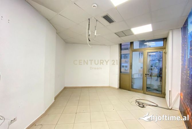 Jepet zyre me Qira prane Sheshit Willson