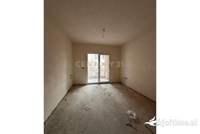 Shtepi ne shitje Apartament ne Tirane, 2+1, Mobilimi Bosh, pa mobiluar, Pagesa 164,000  Euro.