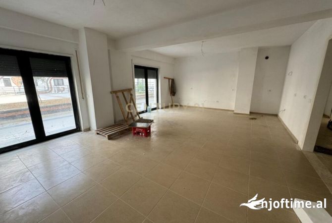 Shtepi ne shitje Apartament ne Tirane, 2+1, Mobilimi Bosh, pa mobiluar, Pagesa 220,000  Euro.