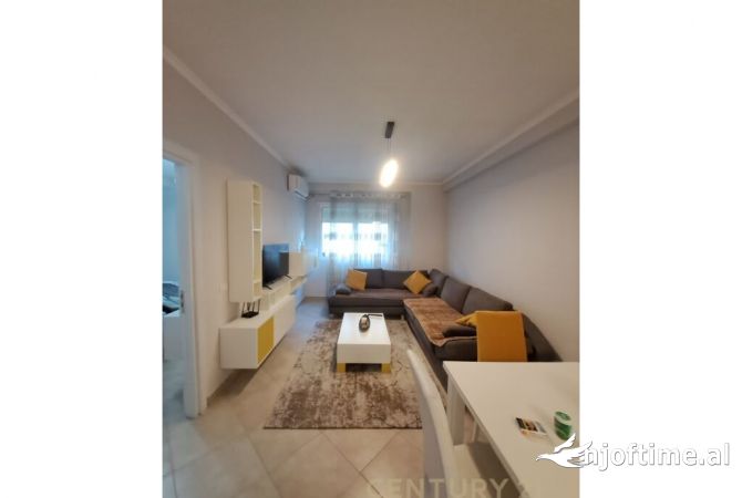 Shtepi me qera Apartament ne Tirane, 2+1, Mobilimi E mobiluar, Pagesa 700  Euro.
