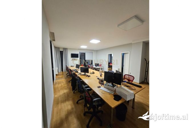 Ambient biznesi me qera 3+1 ne Tirane - 2,500 Euro