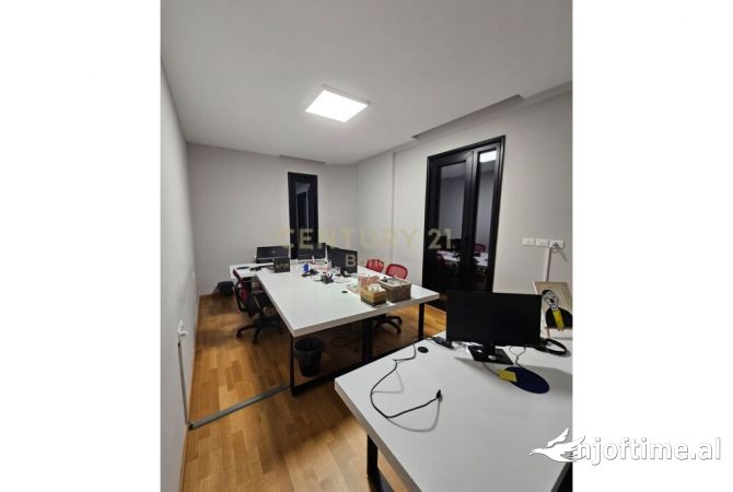 Ambient Zyre me Qira ne Rr. e Elbasanit