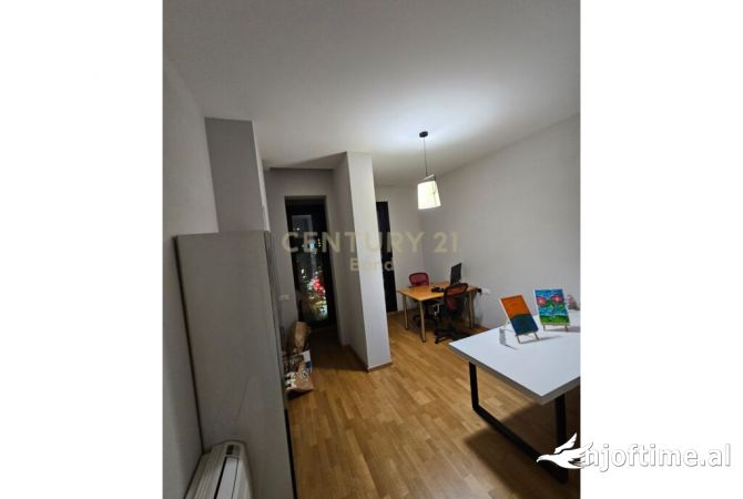 Ambient Zyre me Qira ne Rr. e Elbasanit