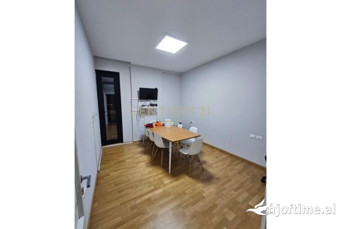 Ambient Zyre me Qira ne Rr. e Elbasanit