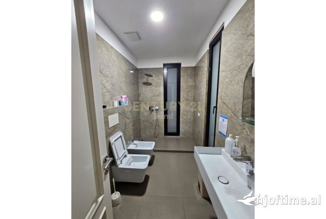 Ambient Zyre me Qira ne Rr. e Elbasanit