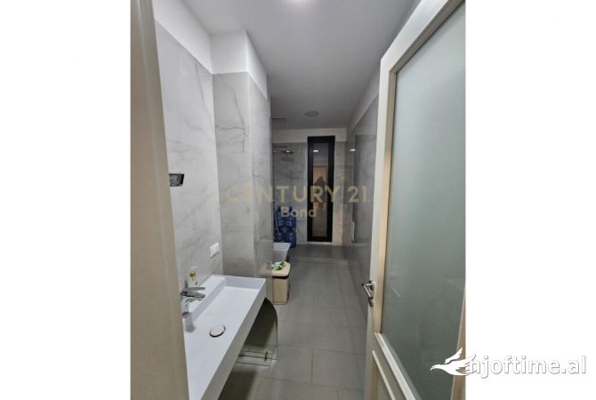 Ambient Zyre me Qira ne Rr. e Elbasanit