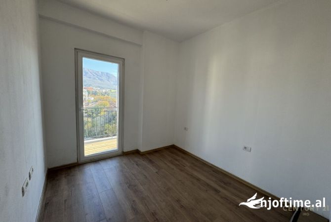 Shtepi ne shitje Apartament ne Tirane, 2+1, Mobilimi Bosh, pa mobiluar, Pagesa 157,000  Euro.