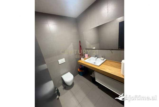 Ambient biznesi me qera 3+1 ne Tirane - 1,100 Euro