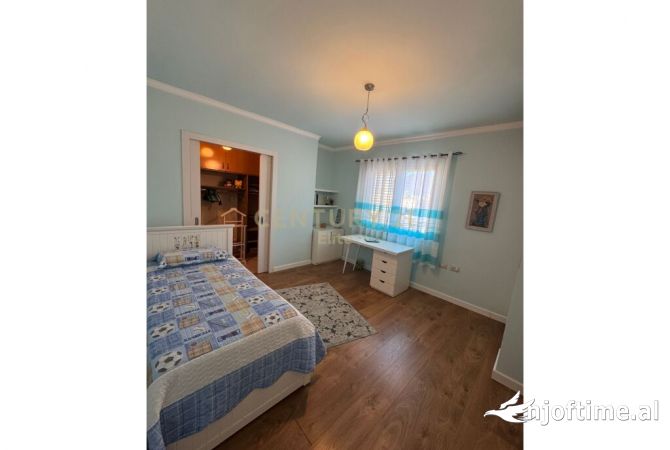 Shtepi me qera Apartament ne Tirane, 2+1, Mobilimi E mobiluar, Pagesa 1,300  Euro.