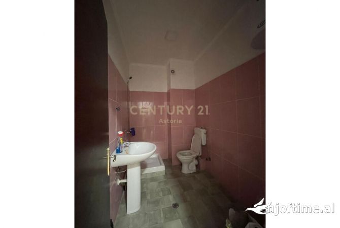 Shtepi ne shitje Apartament ne Tirane, 2+1, Mobilimi E mobiluar, Pagesa 125,000  Euro.