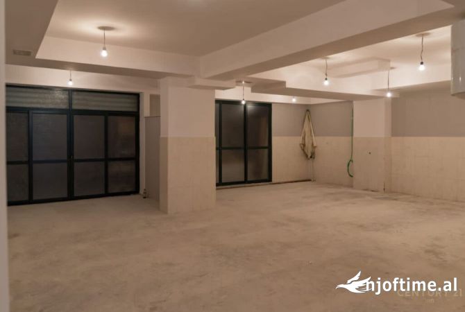 Ambient biznesi me qera 3+1 ne Tirane - 650 Euro