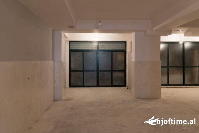 Ambient biznesi me qera 3+1 ne Tirane - 650 Euro