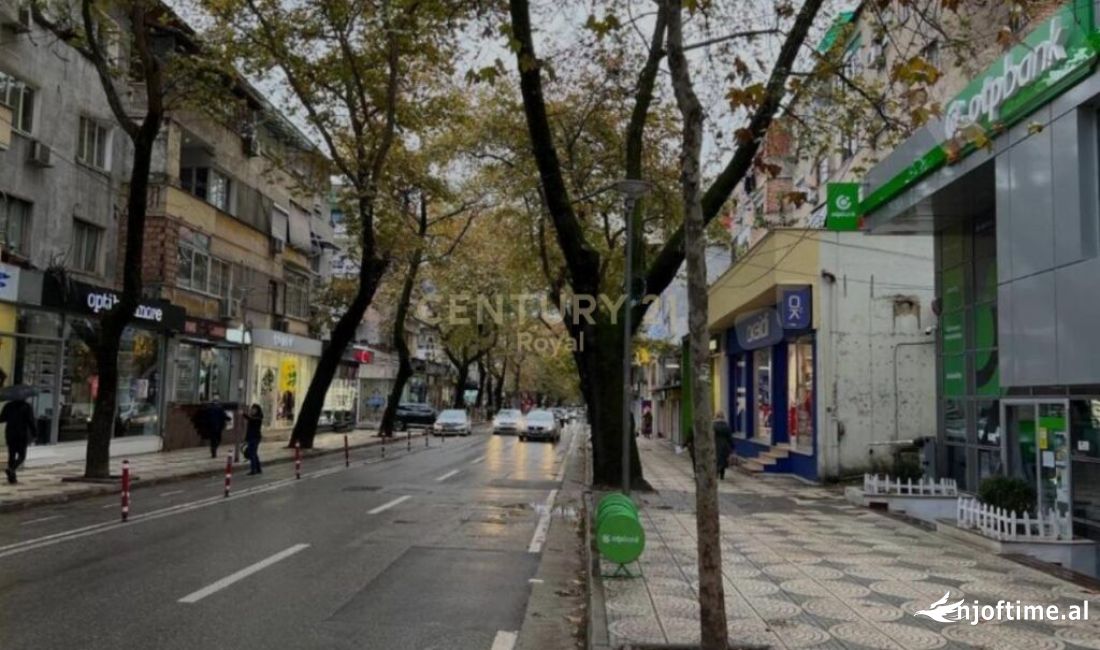 JAPIM ME QIRA AMBIENT KOMERCIAL 104M2 NE RRUGEN MYSLYM SHYRI