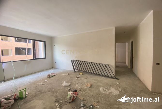 Shtepi ne shitje Apartament ne Tirane, 2+1, Mobilimi Bosh, pa mobiluar, Pagesa 204,000  Euro.