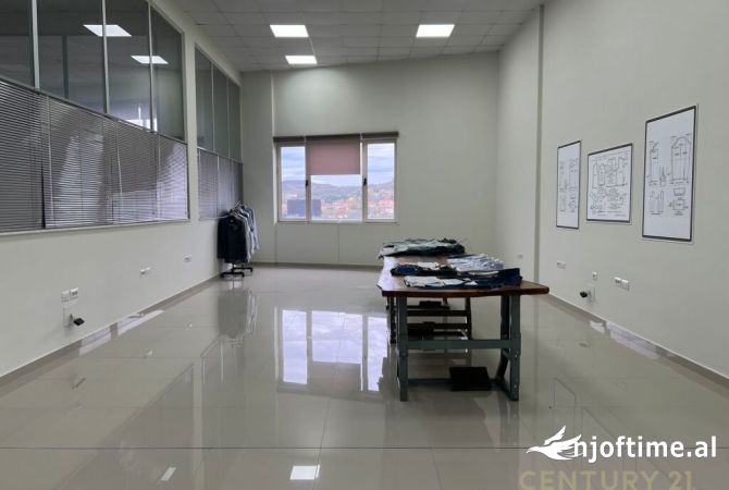 Ambient biznesi me qera 3+1 ne Tirane - 5,000 Euro