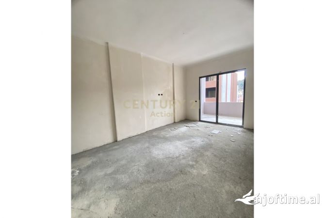 Shtepi ne shitje Apartament ne Tirane, 2+1, Mobilimi Bosh, pa mobiluar, Pagesa 216,000  Euro.