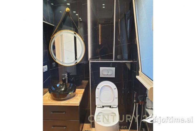 Shtepi ne shitje Apartament ne Tirane, 2+1, Mobilimi Bosh, pa mobiluar, Pagesa 112,000  Euro.