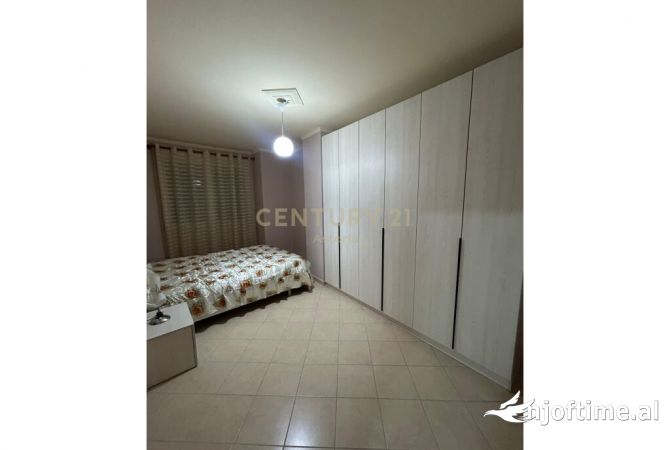 Shtepi ne shitje Apartament ne Tirane, 2+1, Mobilimi Pjeserisht e mobiluar, Pagesa 128,000  Euro.