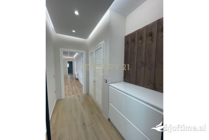 Shtepi me qera 3+1 ne Tirane - 1,600 Euro