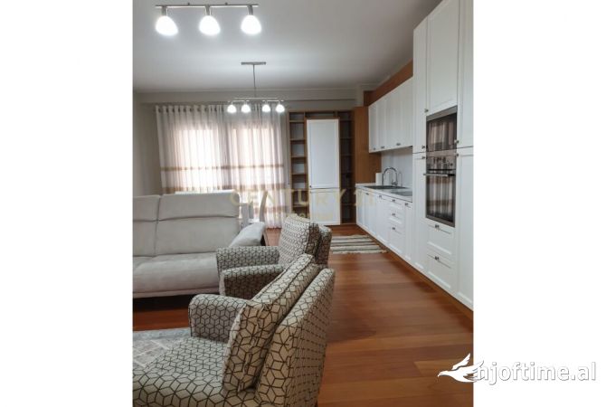 Shtepi me qera 3+1 ne Tirane - 1,100 Euro