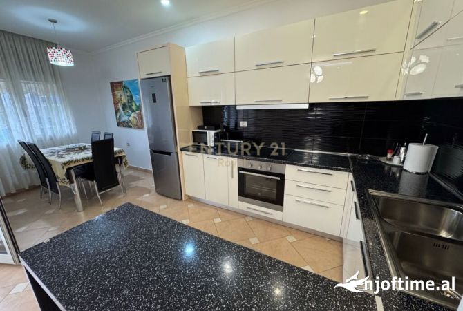 Shtepi me qera 2+1 ne Tirane - 1,000 Euro