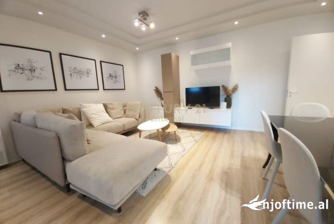 Shtepi me qera 2+1 ne Tirane - 1,500 Euro