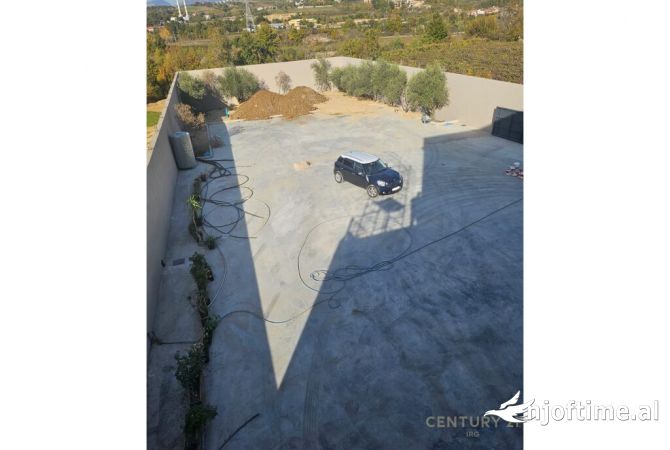 Ambiente Commerciale in Vendita 1+1 a Tirana - 1,800,000 Euro