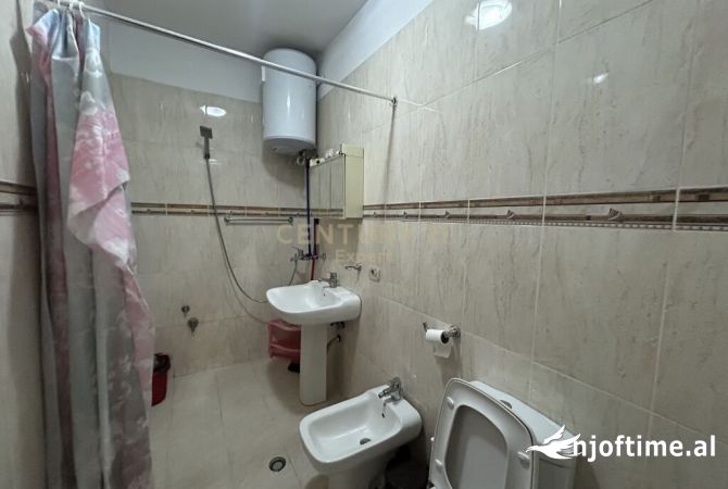 Shtepi me qera Apartament ne Tirane, 1+1, Mobilimi E mobiluar, Pagesa 500  Euro.