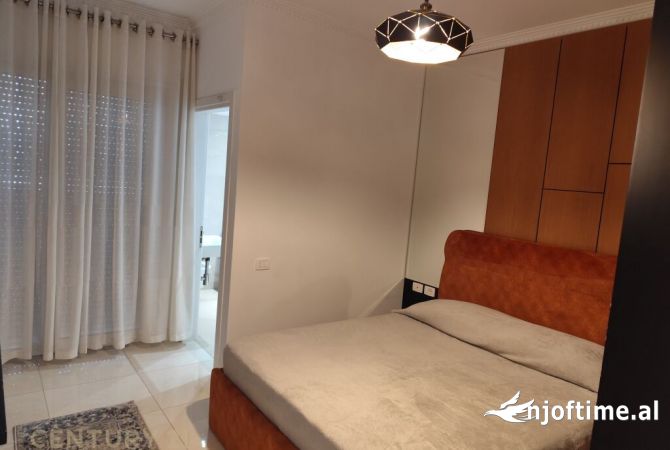 Shtepi ne shitje Apartament ne Tirane, 2+1, Mobilimi E mobiluar, Pagesa 260,000  Euro.