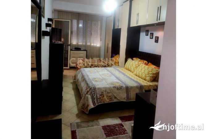 Shtepi ne shitje Apartament ne Tirane, 1+1, Mobilimi E mobiluar, Pagesa 100,000  Euro.