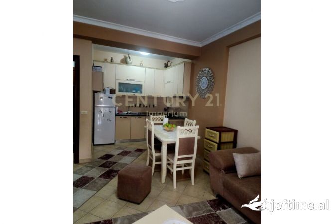 Shtepi ne shitje Apartament ne Tirane, 1+1, Mobilimi E mobiluar, Pagesa 100,000  Euro.