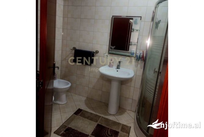 Shtepi ne shitje Apartament ne Tirane, 1+1, Mobilimi E mobiluar, Pagesa 100,000  Euro.